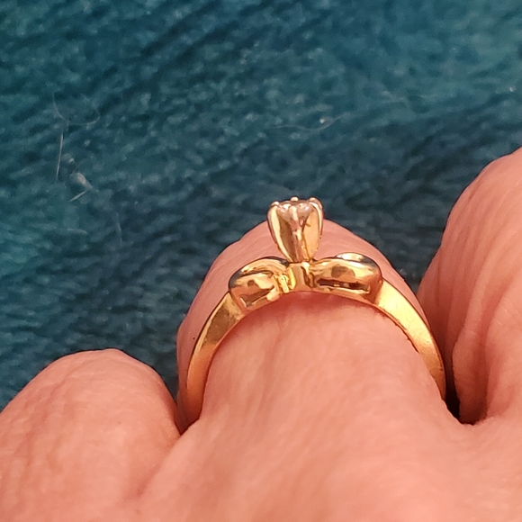 Lovely little 14k yg diamond ring - Picture 2 of 8